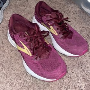 Brooks launch 6 women’s sneakers